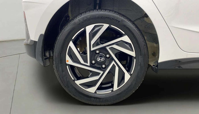 2024 Hyundai NEW I20 ASTA (O) 1.2 IVT, Petrol, Automatic, 14,097 km, Right Rear Wheel