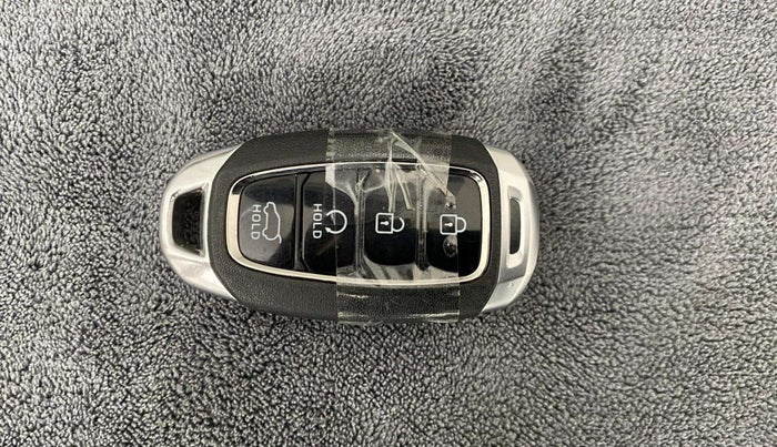 2024 Hyundai NEW I20 ASTA (O) 1.2 IVT, Petrol, Automatic, 14,097 km, Key Close Up