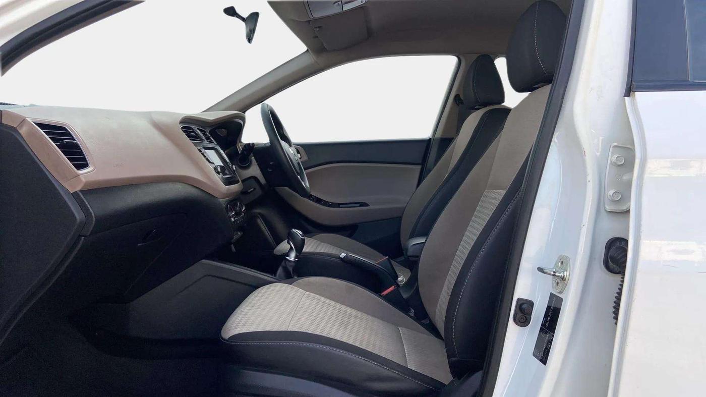 2019 Hyundai Elite i20 SPORTZ PLUS 1.4 CRDI, Diesel, Manual, 66,434 km, Right Side Front Door Cabin