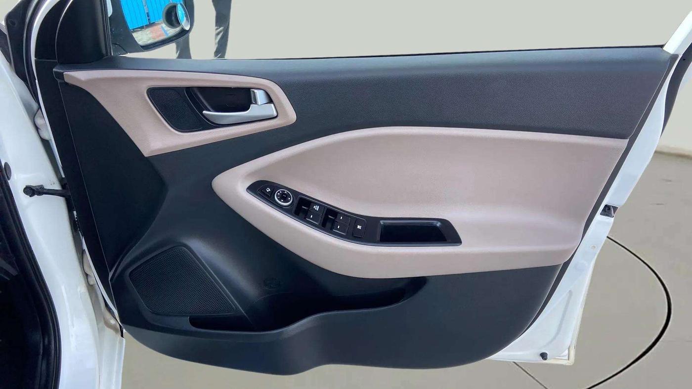 2019 Hyundai Elite i20 SPORTZ PLUS 1.4 CRDI, Diesel, Manual, 66,434 km, Driver Side Door Panels Control