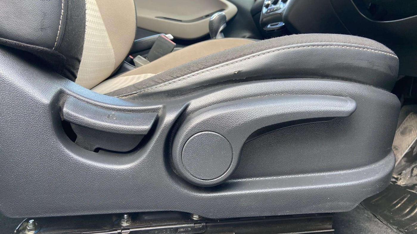 2019 Hyundai Elite i20 SPORTZ PLUS 1.4 CRDI, Diesel, Manual, 66,434 km, Driver Side Adjustment Panel