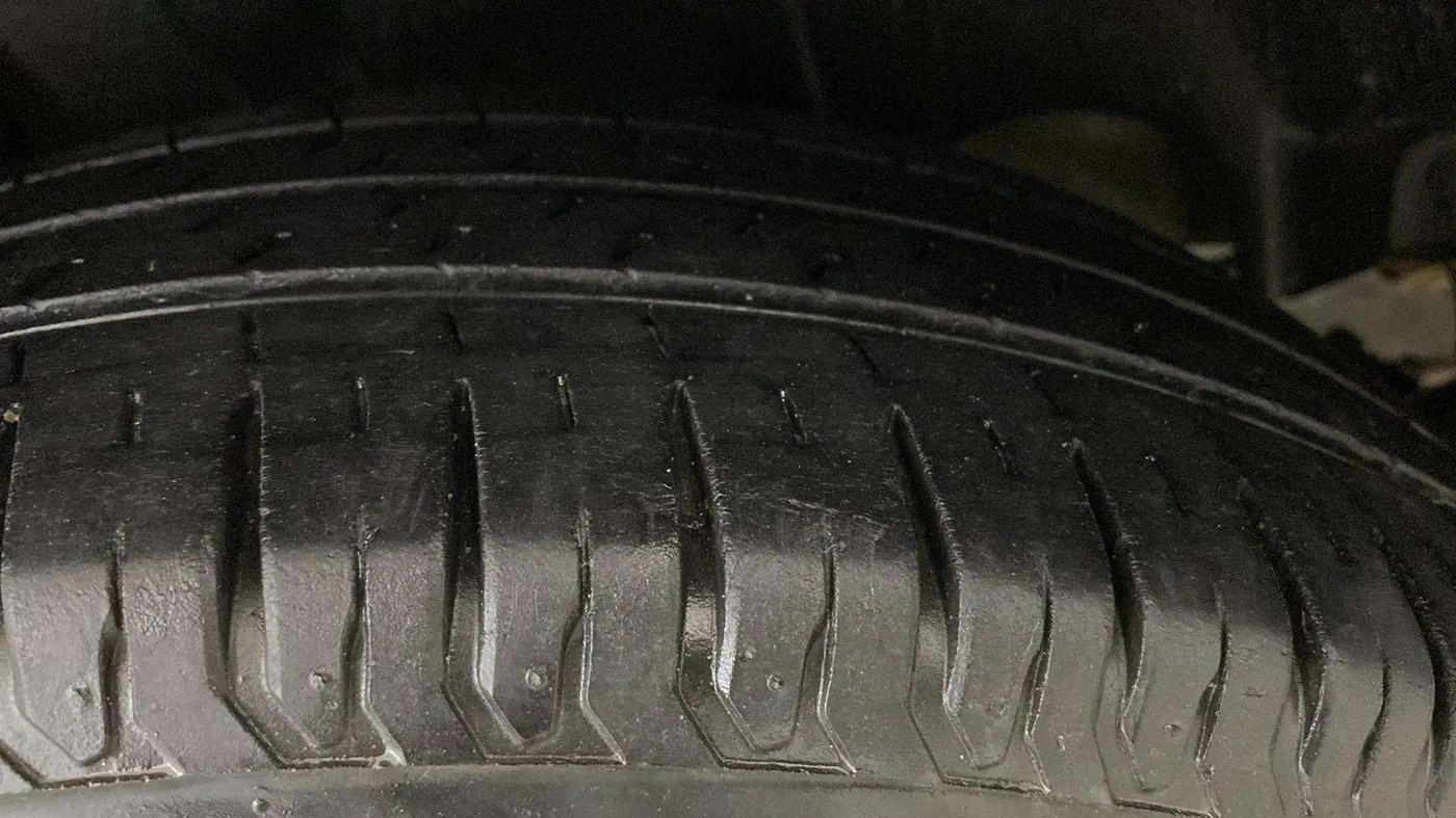 2021 Maruti Ertiga VXI CNG, CNG, Manual, 57,015 km, Right Rear Tyre Tread