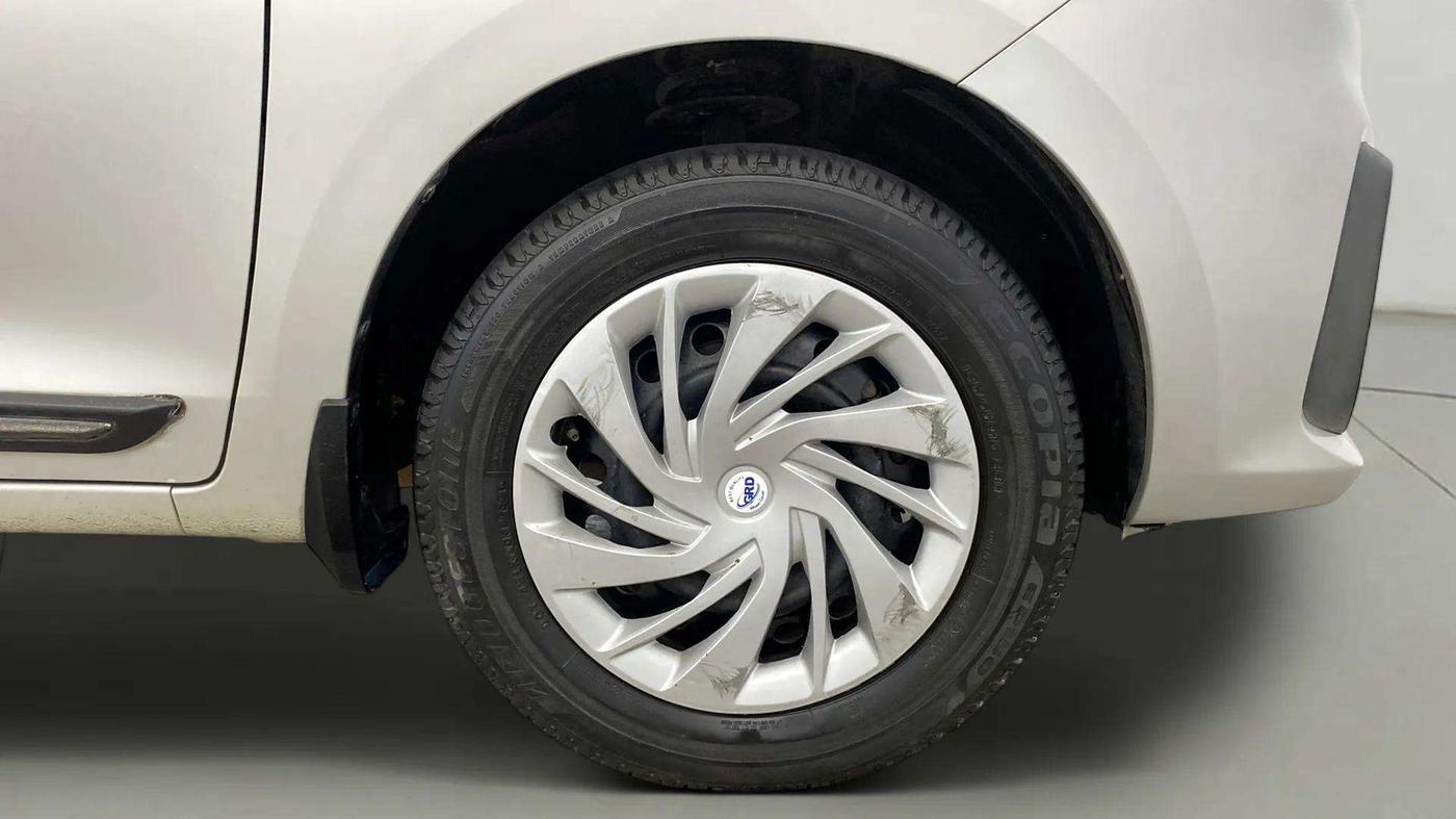 2021 Maruti Ertiga VXI CNG, CNG, Manual, 57,015 km, Right Front Wheel