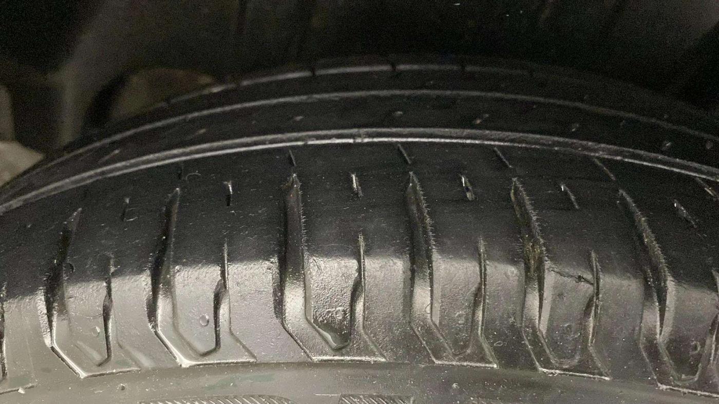 2021 Maruti Ertiga VXI CNG, CNG, Manual, 57,015 km, Left Rear Tyre Tread