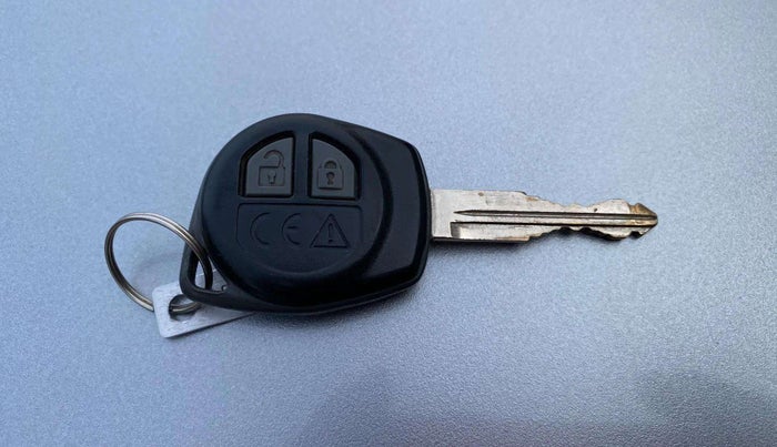 2017 Maruti Baleno DELTA PETROL 1.2, Petrol, Manual, 93,404 km, Key Close Up