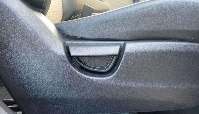 2022 Hyundai NEW SANTRO MAGNA, Petrol, Manual, 22,701 km, Driver Side Adjustment Panel