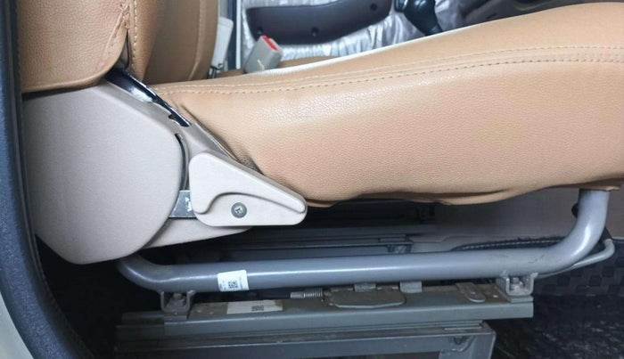 2023 Mahindra Bolero B6 (O), Diesel, Manual, 46,251 km, Driver Side Adjustment Panel