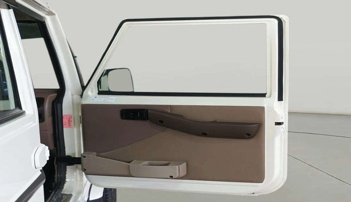 2023 Mahindra Bolero B6 (O), Diesel, Manual, 46,251 km, RHS Front Door