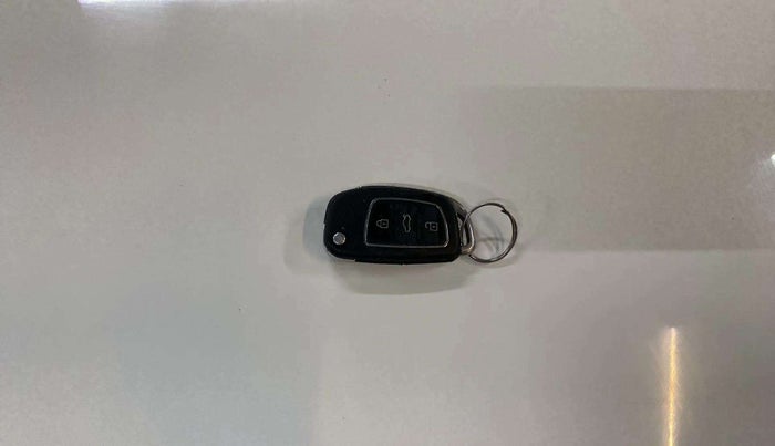 2015 Maruti Alto K10 VXI, Petrol, Manual, 84,347 km, Key Close Up