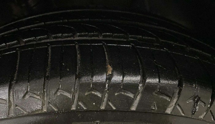 2019 Hyundai Elite i20 SPORTZ PLUS  1.2 CVT, Petrol, Automatic, 45,911 km, Right Front Tyre Tread