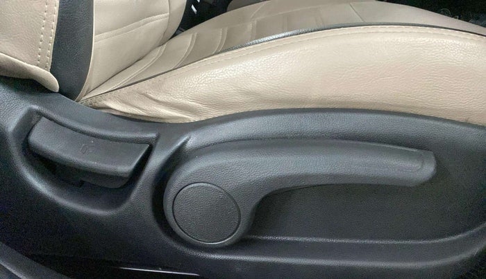 2019 Hyundai Elite i20 SPORTZ PLUS  1.2 CVT, Petrol, Automatic, 45,911 km, Driver Side Adjustment Panel