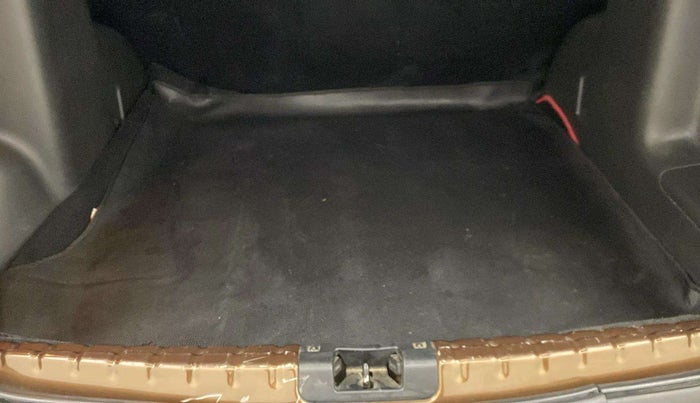 2018 Renault Duster RXS CVT, Petrol, Automatic, 57,181 km, Boot Inside