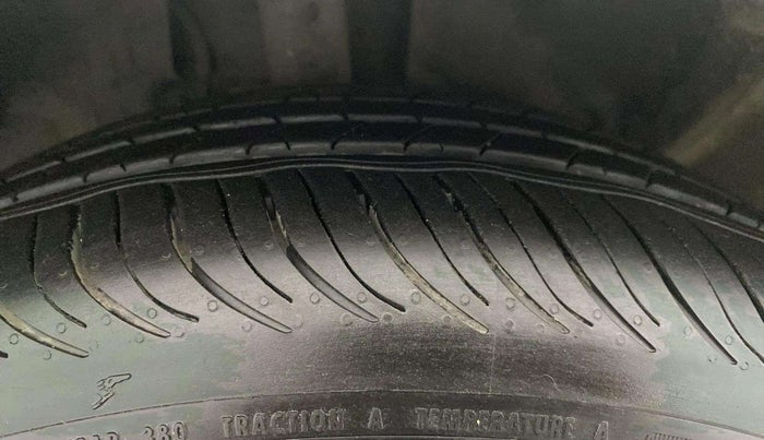 2017 Ford Ecosport TITANIUM 1.5L DIESEL, Diesel, Manual, 94,328 km, Right Front Tyre Tread