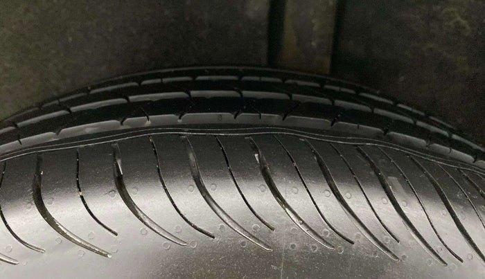 2017 Ford Ecosport TITANIUM 1.5L DIESEL, Diesel, Manual, 94,328 km, Left Rear Tyre Tread