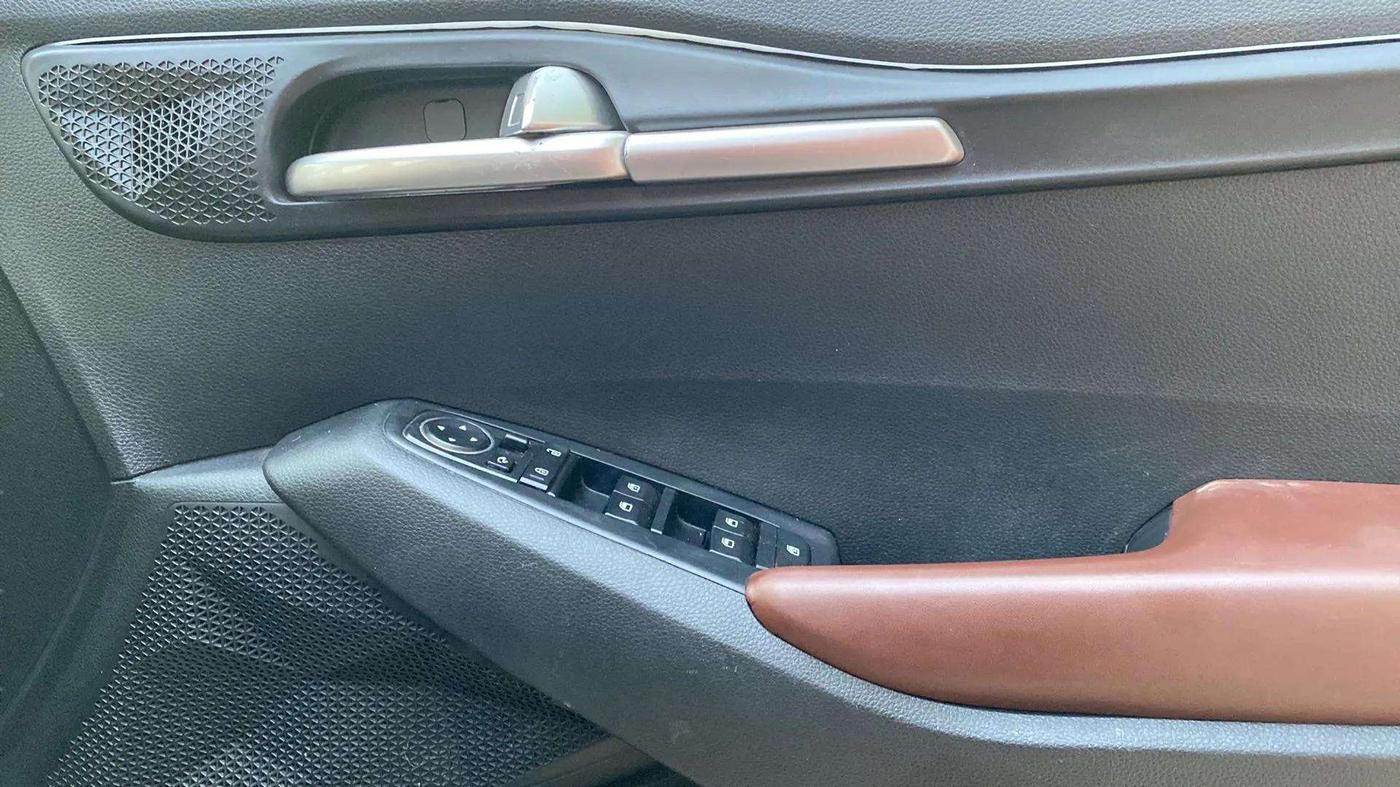 2022 KIA SELTOS HTK PLUS 1.5 IMT, Petrol, Manual, 57,124 km, Driver Side Door Panels Control