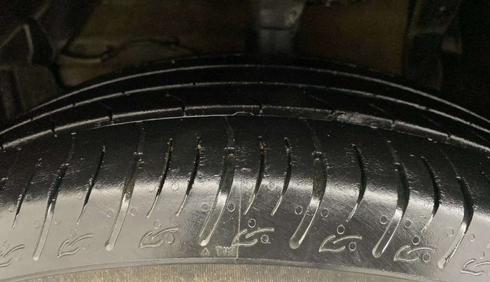 2022 Maruti BREZZA ZXI + AT SMART HYBRID, Petrol, Automatic, 26,064 km, Left Front Tyre Tread