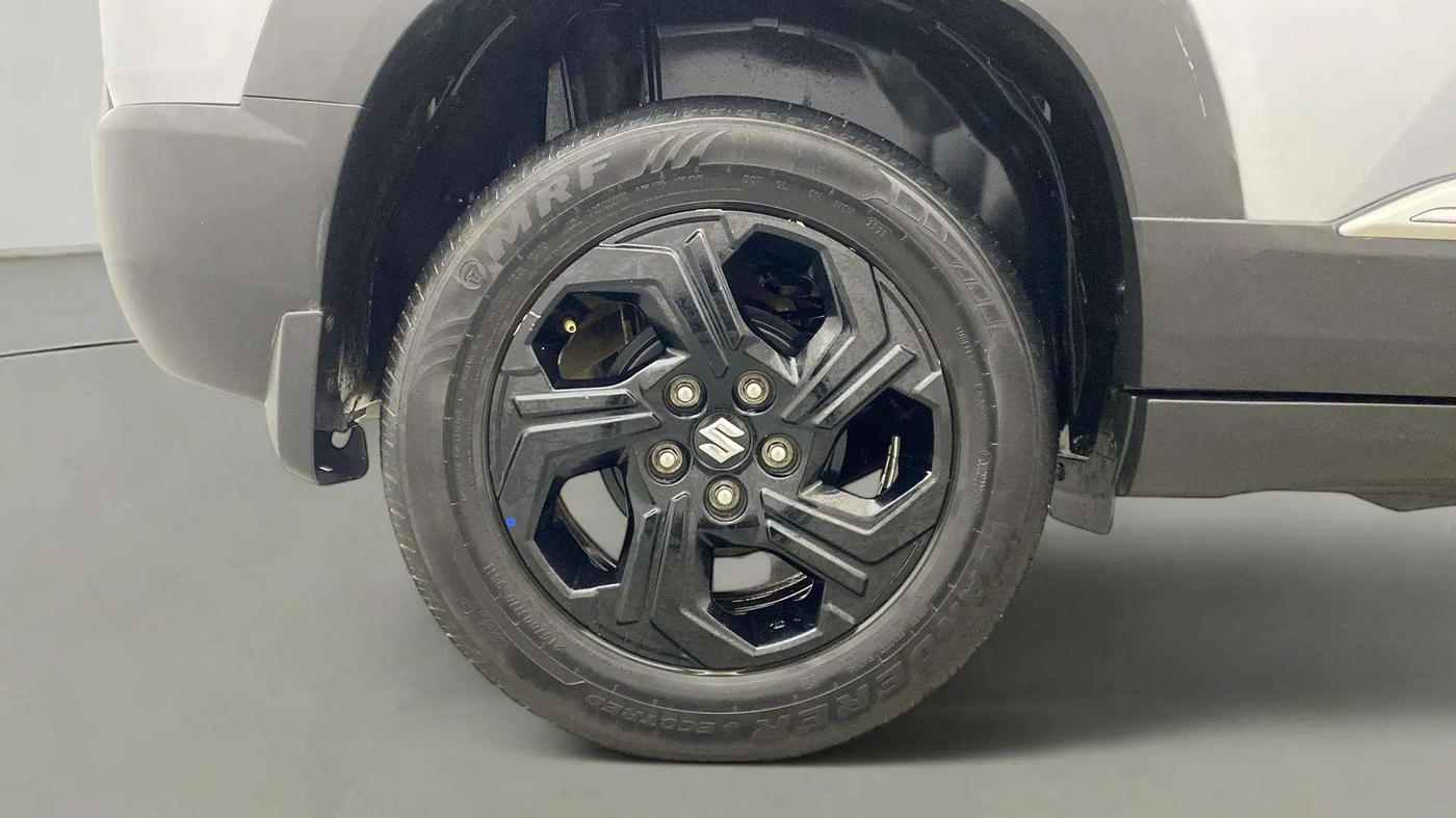 2022 Maruti BREZZA ZXI + AT SMART HYBRID, Petrol, Automatic, 26,064 km, Right Rear Wheel