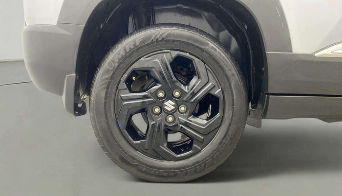 2022 Maruti BREZZA ZXI + AT SMART HYBRID, Petrol, Automatic, 26,064 km, Right Rear Wheel