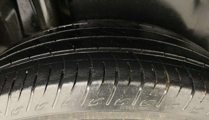 2022 Maruti BREZZA ZXI + AT SMART HYBRID, Petrol, Automatic, 26,064 km, Right Rear Tyre Tread