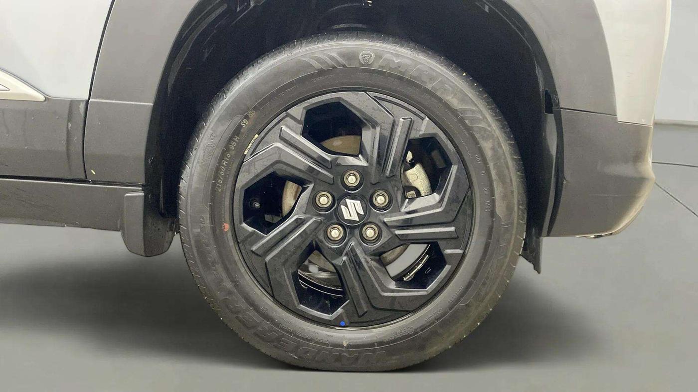2022 Maruti BREZZA ZXI + AT SMART HYBRID, Petrol, Automatic, 26,064 km, Right Front Wheel