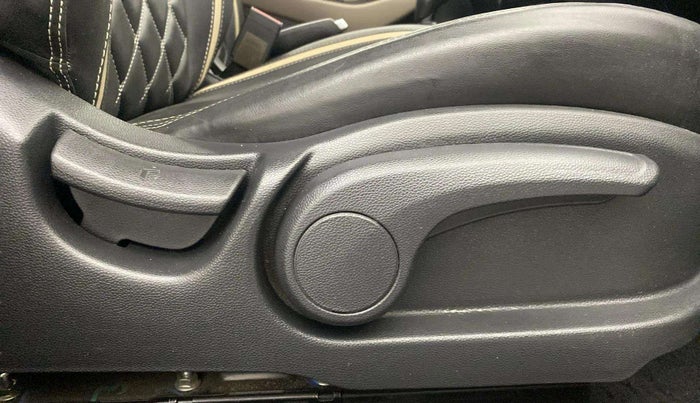 2019 Hyundai Elite i20 SPORTZ PLUS 1.2, Petrol, Manual, 45,288 km, Driver Side Adjustment Panel