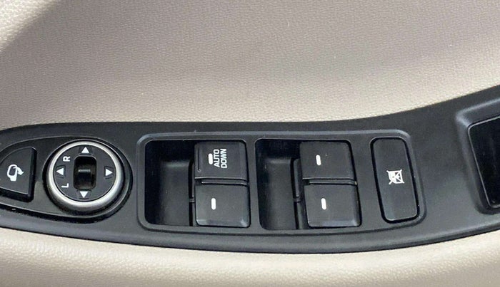2017 Hyundai Elite i20 SPORTZ 1.2, Petrol, Manual, 88,463 km, Right front window switch / handle - Child Lock not working for windows