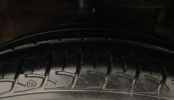 2018 Maruti Ciaz ZETA 1.5 SHVS MT PETROL, Petrol, Manual, 41,478 km, Right Front Tyre Tread