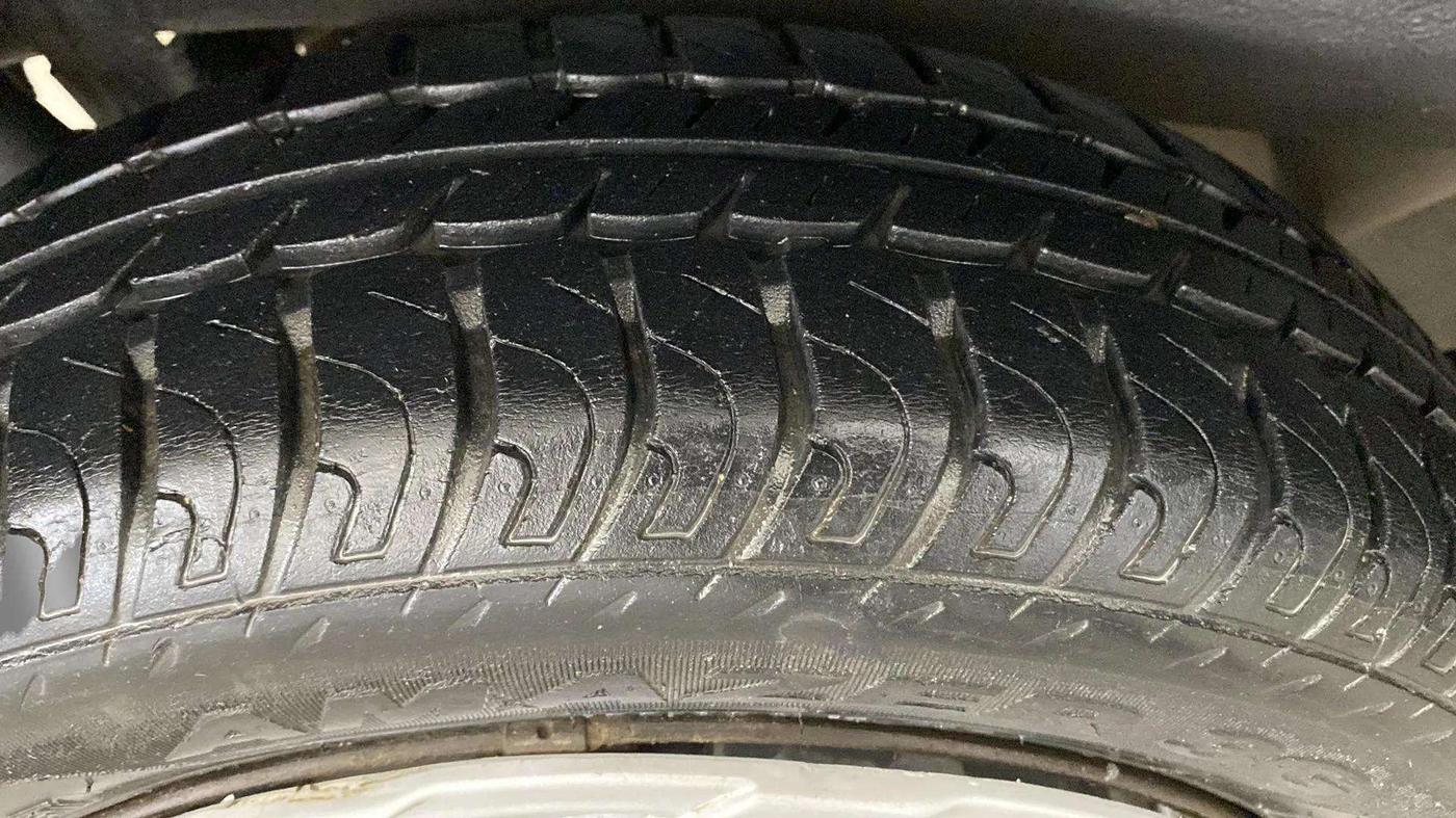 2018 Maruti Wagon R 1.0 VXI, Petrol, Manual, 17,292 km, Left Front Tyre Tread