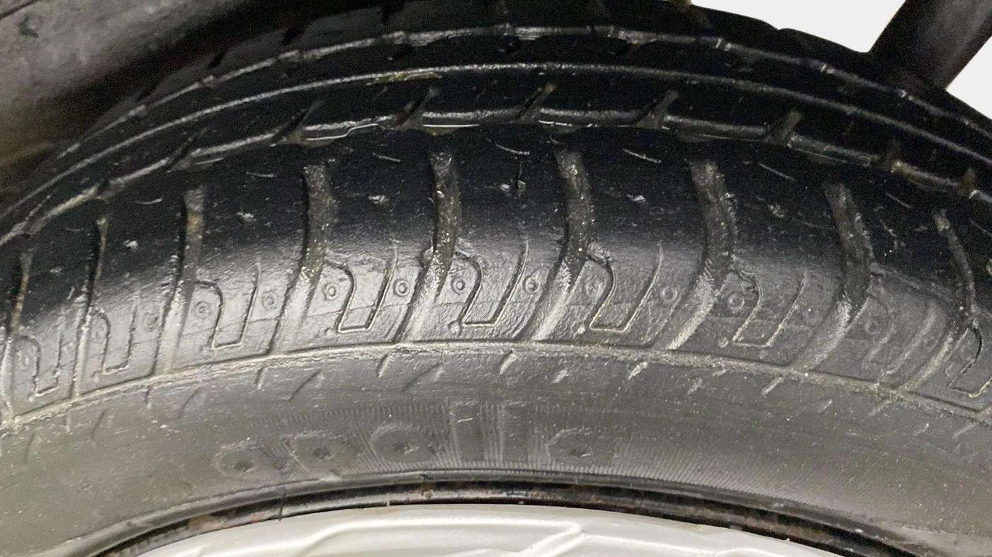 2018 Maruti Wagon R 1.0 VXI, Petrol, Manual, 17,292 km, Right Rear Tyre Tread