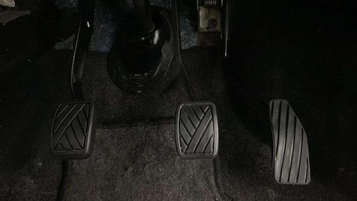 2018 Maruti Wagon R 1.0 VXI, Petrol, Manual, 17,292 km, Pedals