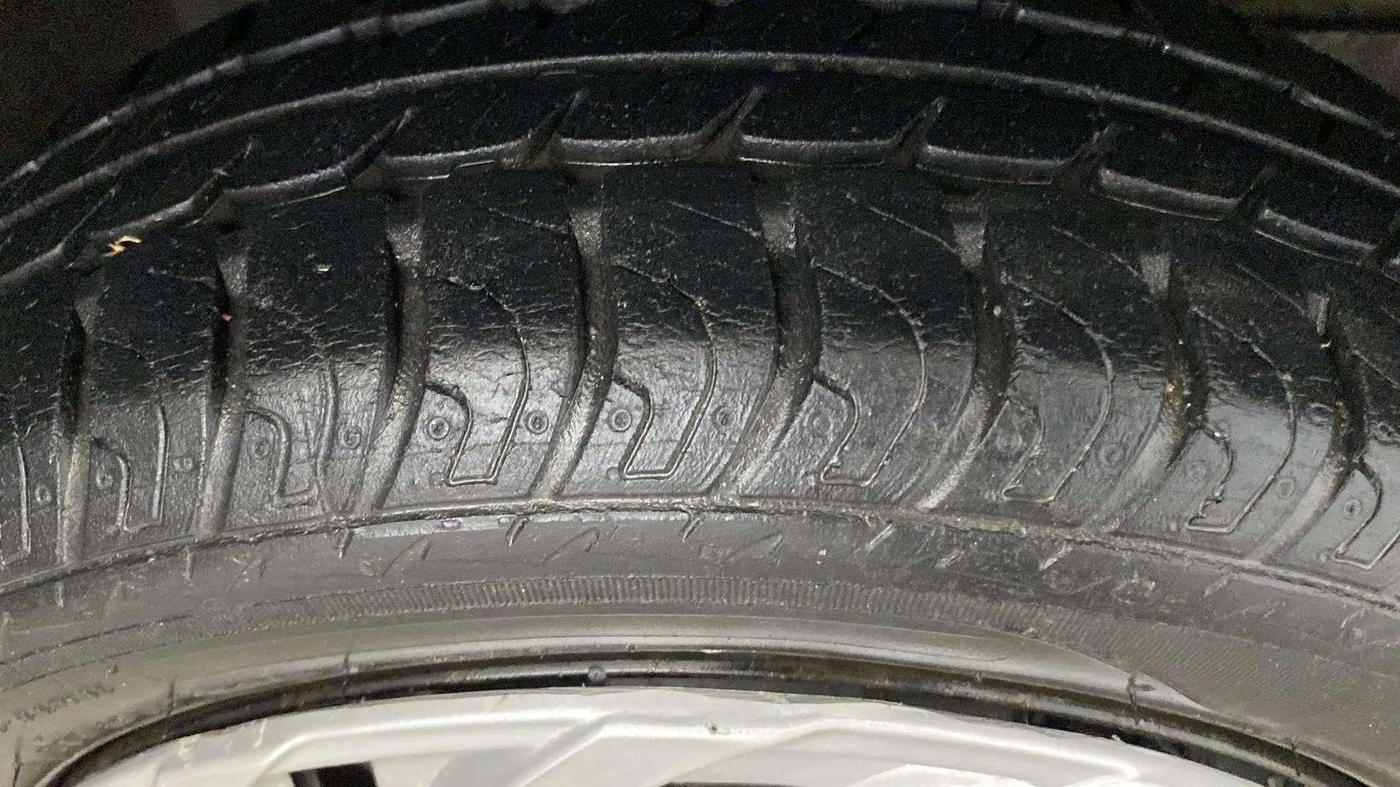 2018 Maruti Wagon R 1.0 VXI, Petrol, Manual, 17,292 km, Right Front Tyre Tread