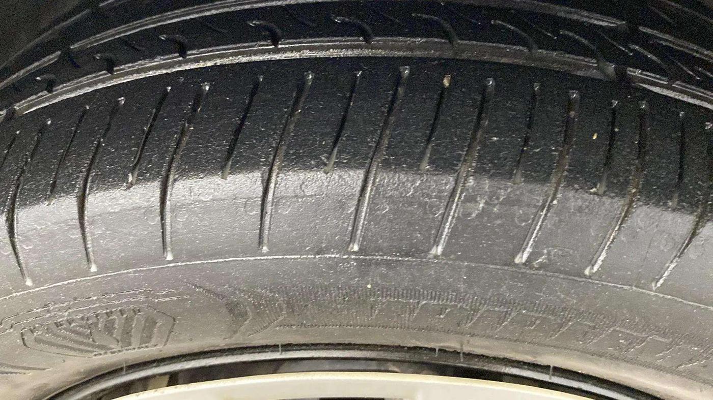 2014 Honda Amaze 1.2L I-VTEC S, Petrol, Manual, 39,660 km, Left Front Tyre Tread