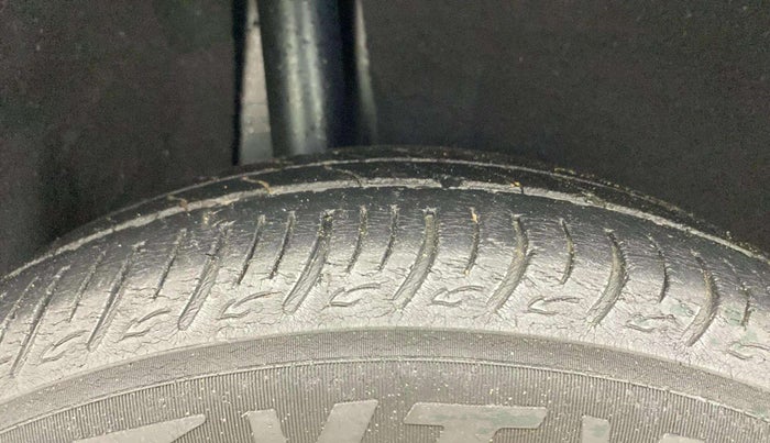 2021 Maruti Baleno DELTA PETROL 1.2, Petrol, Manual, 36,632 km, Left Rear Tyre Tread
