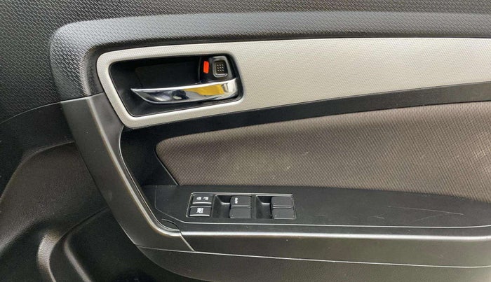 2021 Toyota URBAN CRUISER PREMIUM GRADE AT, Petrol, Automatic, 63,761 km, Driver Side Door Panels Control