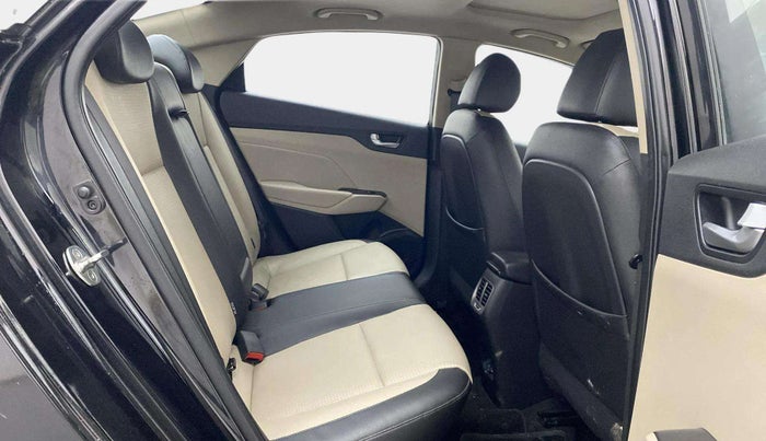 2018 Hyundai Verna 1.6 VTVT SX O, Petrol, Manual, 38,837 km, Right Side Rear Door Cabin