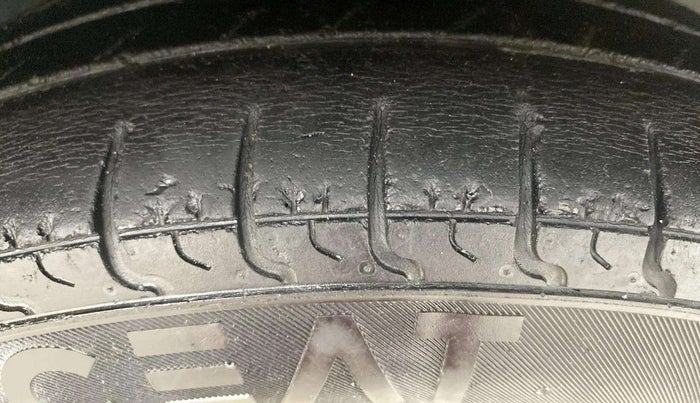 2014 Maruti Alto 800 LXI, Petrol, Manual, 72,071 km, Right Front Tyre Tread