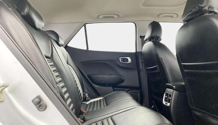 2020 Hyundai VENUE SX 1.0 TURBO, Petrol, Manual, 33,549 km, Right Side Rear Door Cabin