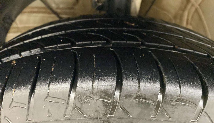 2021 Maruti Swift VXI, Petrol, Manual, 65,179 km, Left Front Tyre Tread