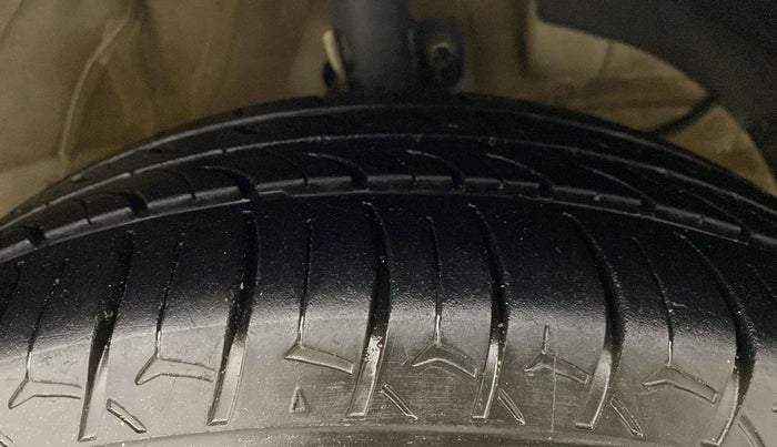 2021 Maruti Swift VXI, Petrol, Manual, 65,179 km, Right Front Tyre Tread