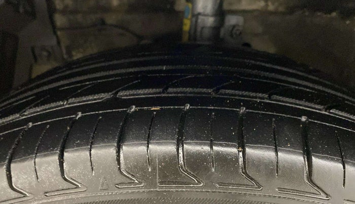 2014 Maruti Ertiga ZXI, Petrol, Manual, 86,999 km, Right Front Tyre Tread