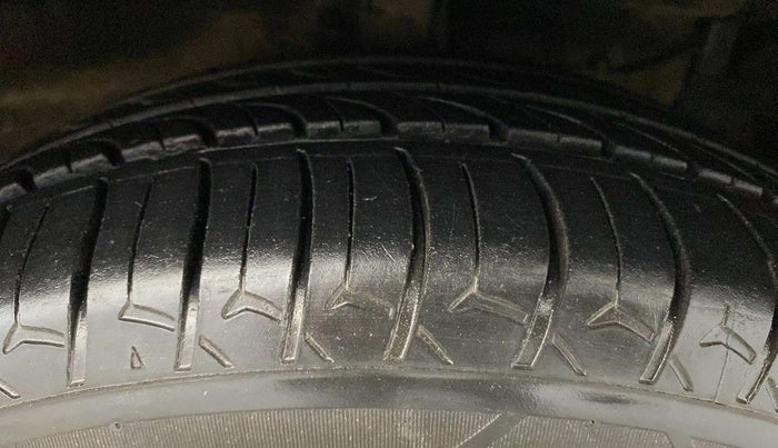 2019 Maruti Ciaz DELTA 1.5 SHVS MT PETROL, Petrol, Manual, 66,826 km, Right Front Tyre Tread
