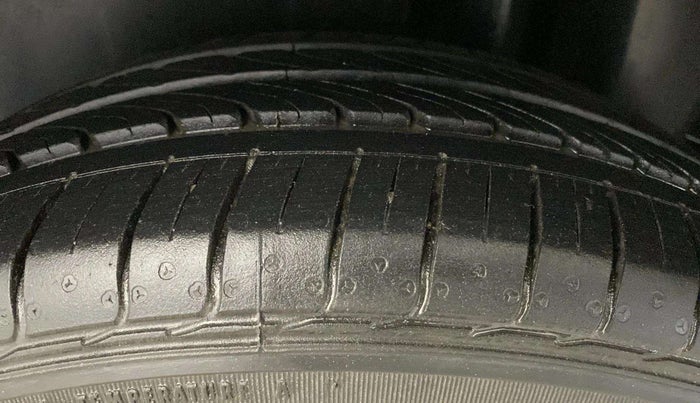 2019 Maruti Ciaz DELTA 1.5 SHVS MT PETROL, Petrol, Manual, 66,826 km, Left Rear Tyre Tread