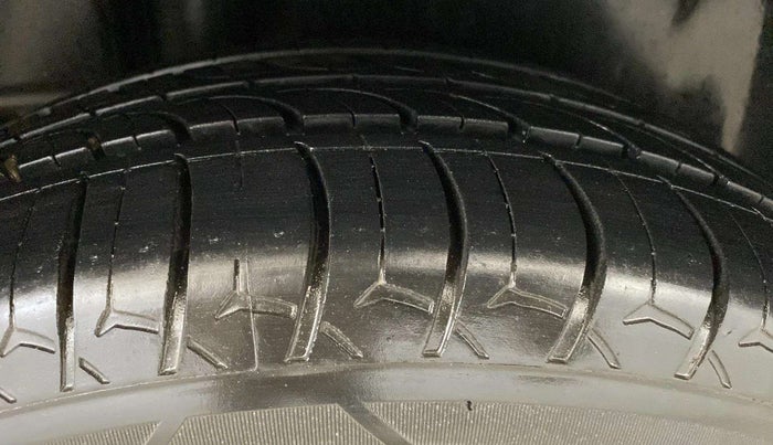 2019 Maruti Ciaz DELTA 1.5 SHVS MT PETROL, Petrol, Manual, 66,826 km, Right Rear Tyre Tread