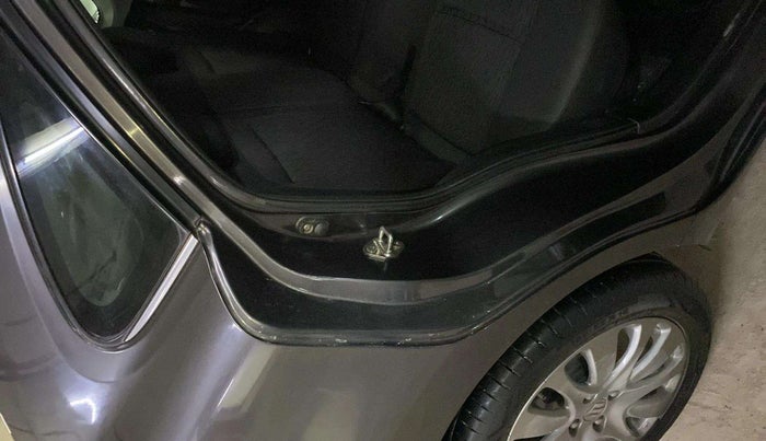 2017 Maruti Baleno ZETA PETROL 1.2, Petrol, Manual, 89,846 km, Left C pillar - Paint is slightly faded