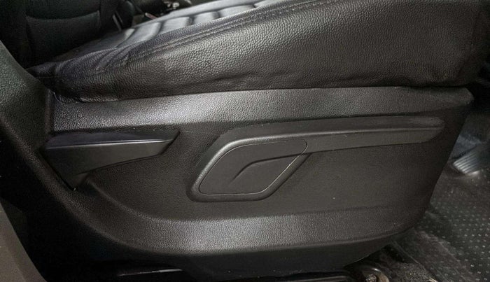 2017 Mahindra Kuv100 K6 6 STR, Petrol, Manual, 73,764 km, Driver Side Adjustment Panel
