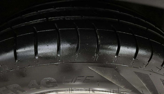 2017 Mahindra Kuv100 K6 6 STR, Petrol, Manual, 73,764 km, Right Front Tyre Tread