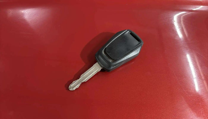 2017 Mahindra Kuv100 K6 6 STR, Petrol, Manual, 73,764 km, Key Close Up
