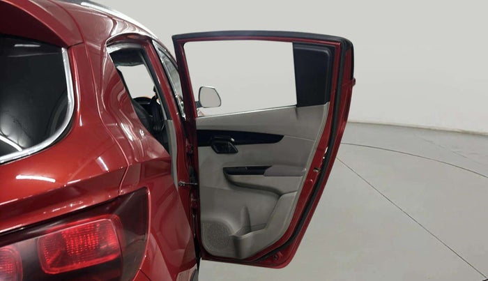 2017 Mahindra Kuv100 K6 6 STR, Petrol, Manual, 73,764 km, RHS Rear Door