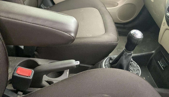 2013 Hyundai i20 ASTA 1.2, Petrol, Manual, 89,119 km, Gear lever - Boot cover slightly torn