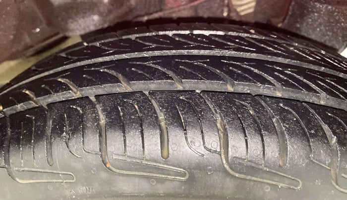 2014 Hyundai Eon ERA +, Petrol, Manual, 67,225 km, Left Rear Tyre Tread